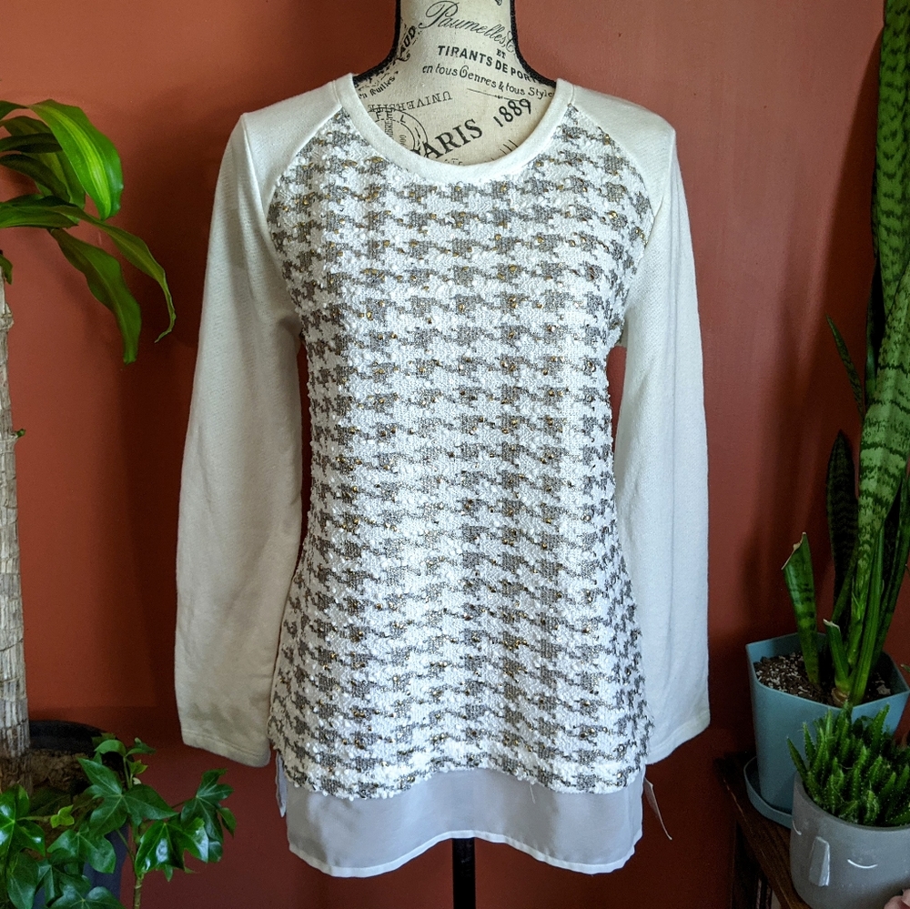 NWT Valerie Stevens White Metallic Pullover Top